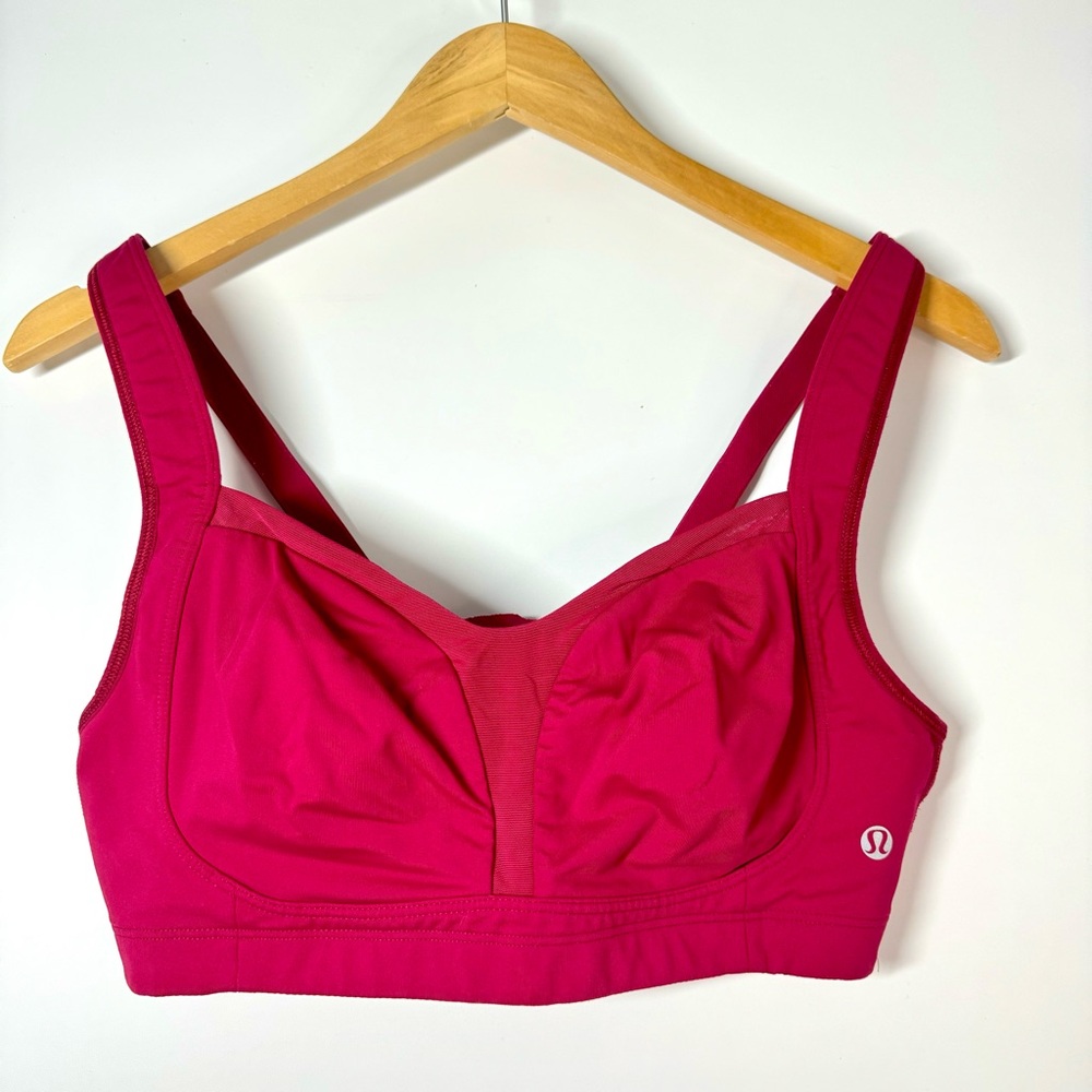 Lululemon Pink Sports Bra Wide Adjustable Straps Mesh Detail‎ Size 38C